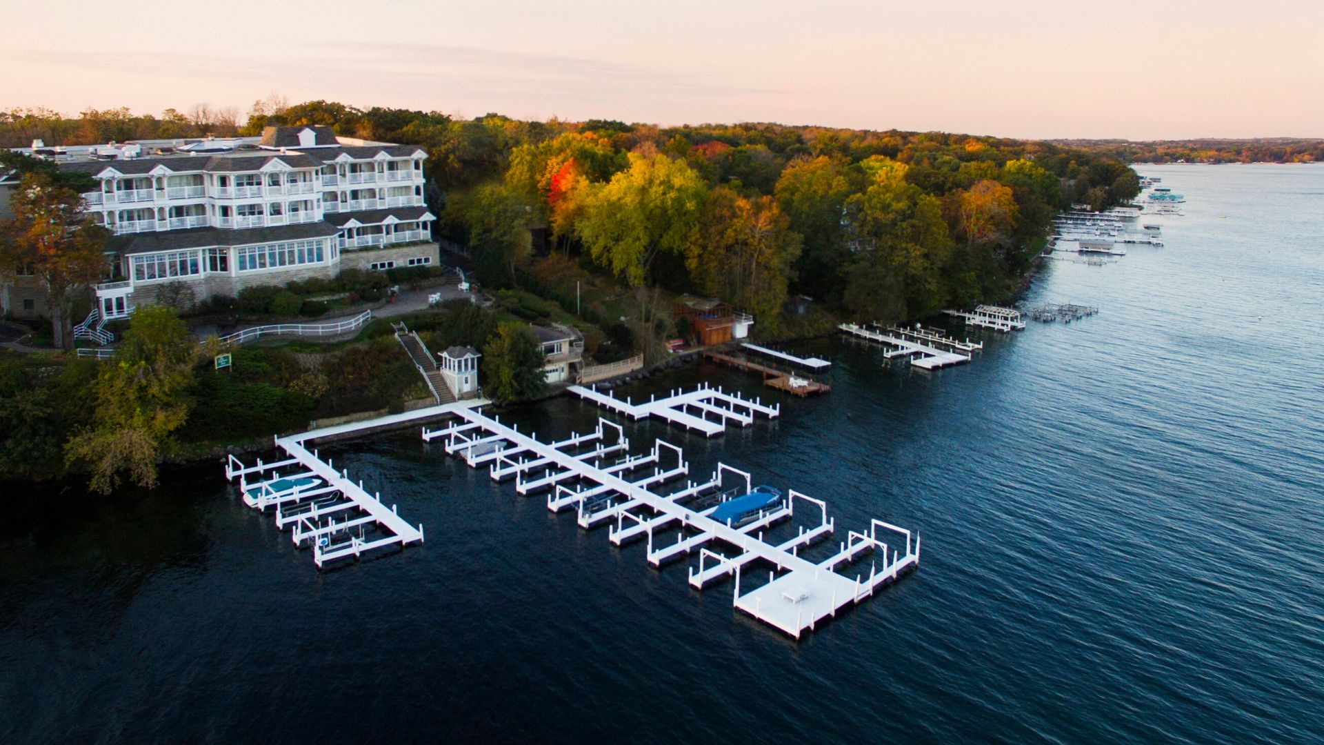 Luxury Waterfront Lake Geneva Hotel | The Geneva Inn